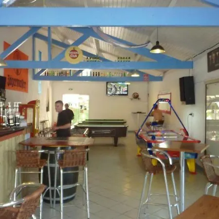 Campsite Cosy 6 Pers Avec Terrasse Et Salon De Jardin - Api-1-52-633 Badefols-sur-Dordogne