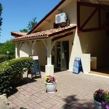 Cosy 6 Pers Avec Terrasse Et Salon De Jardin - Api-1-52-633 * Badefols-sur-Dordogne